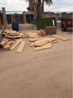 Assorted OSB and Lumber Scraps
