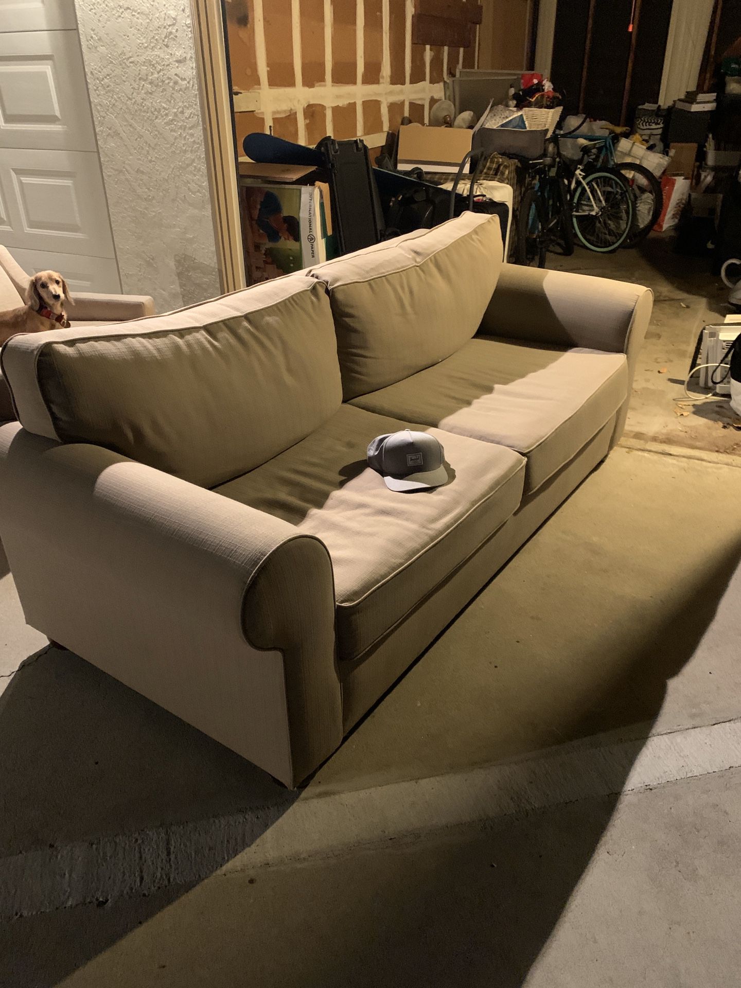 Couch / sofa (REDUCED PRICE)