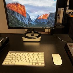 MAC Mini 2012 With Monitor 