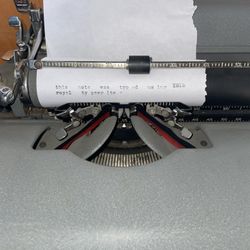 1940’s Vintage Royal Typewriter 