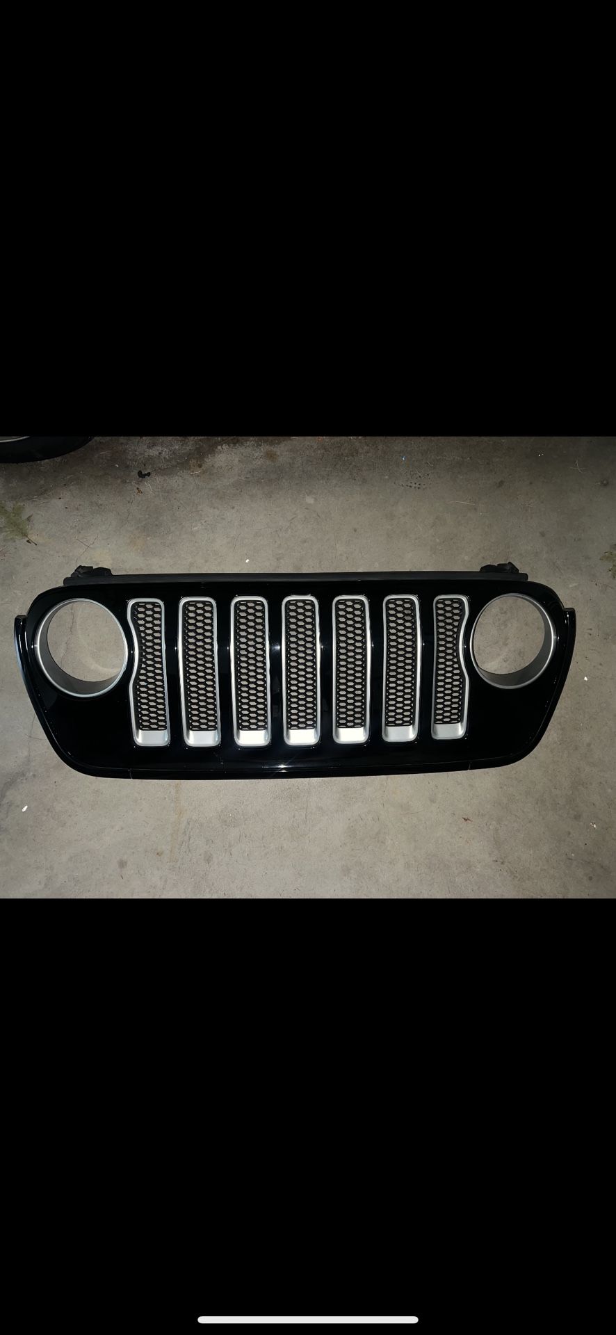 Jeep JL/JT Black Sahara Grille