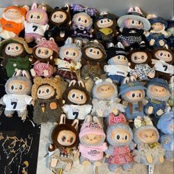 Pop Mart plush toy blind box! Labubu keychain
