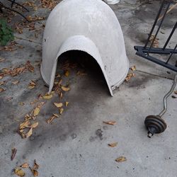 Large  Dog House  GOOD  Con. 