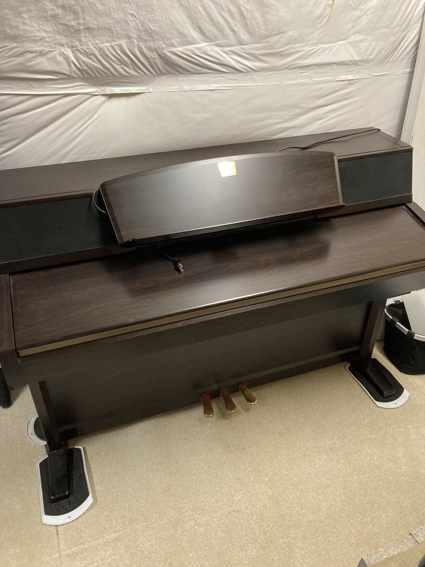 Yamaha CLP 990 Upright Keyboard