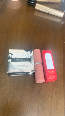 ** Makeup lipstick and spray bundle