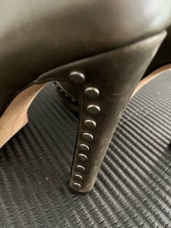 Military Green “Vince Camuto”pumps Size 8