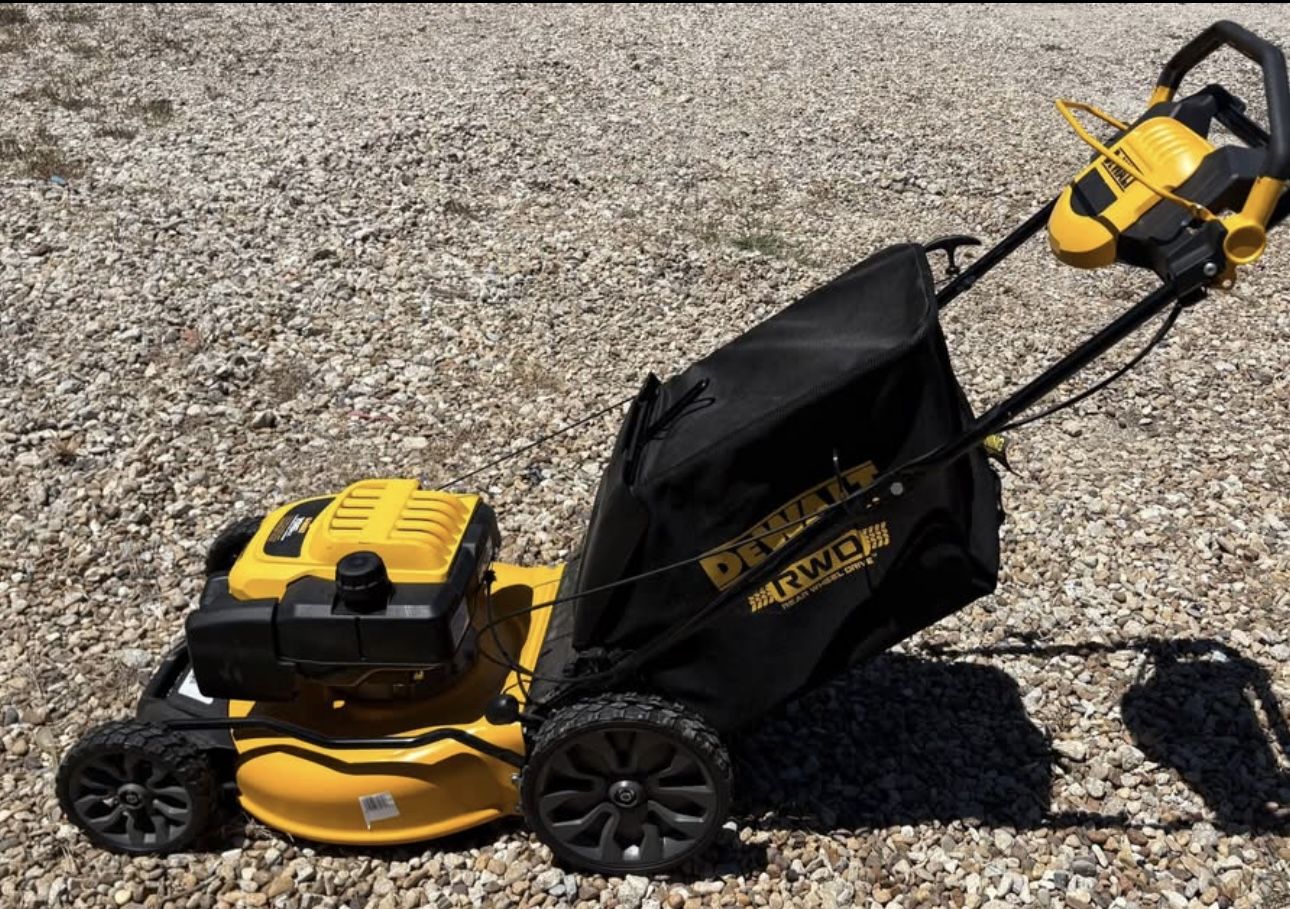DEWALT 21 196cc E GOV Engine in Gas RWD Self Propelled