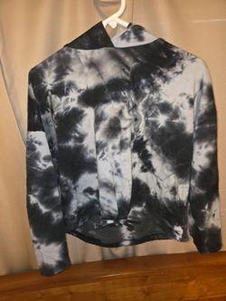 Black and white sweatshirt