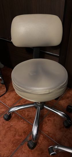 Salon stool