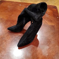VALENTINES DAY BLACK BOOTIE BOOTS SIZE 10