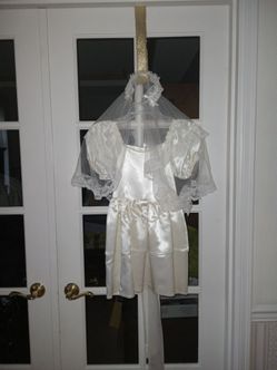 Halloween Satin Bride Dress and Veil.  Girls Size 7/8.