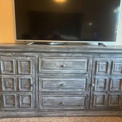 Grey Isabella 3-Drawer Door Dresser