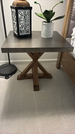 Beautifully crafted metal and wood side table
