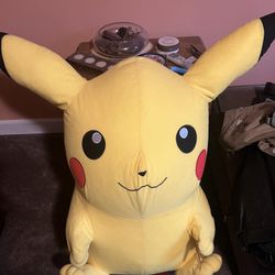 Giant Pikachu 