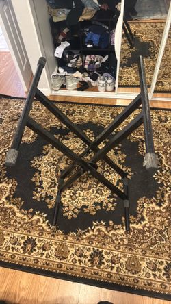 Adjustable piano stand