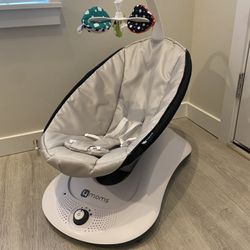 4 Moms Rocker 