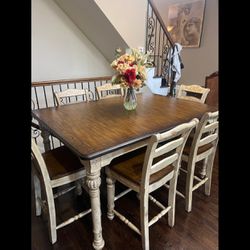 Dining Room Table/ Kitchen Table