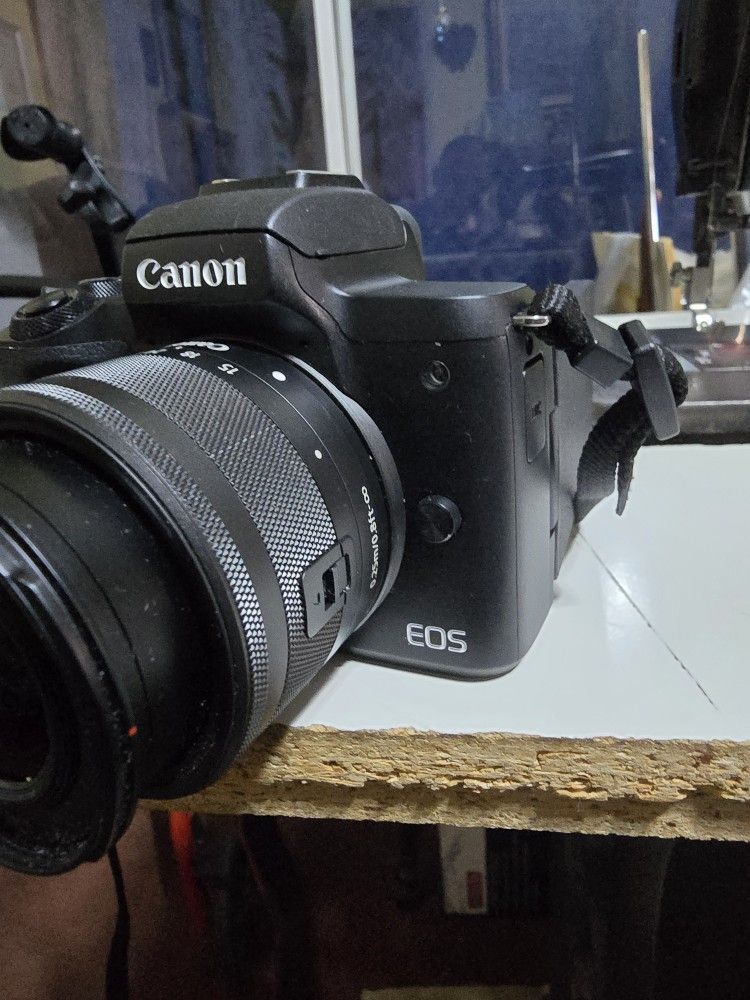CANON EOS M50