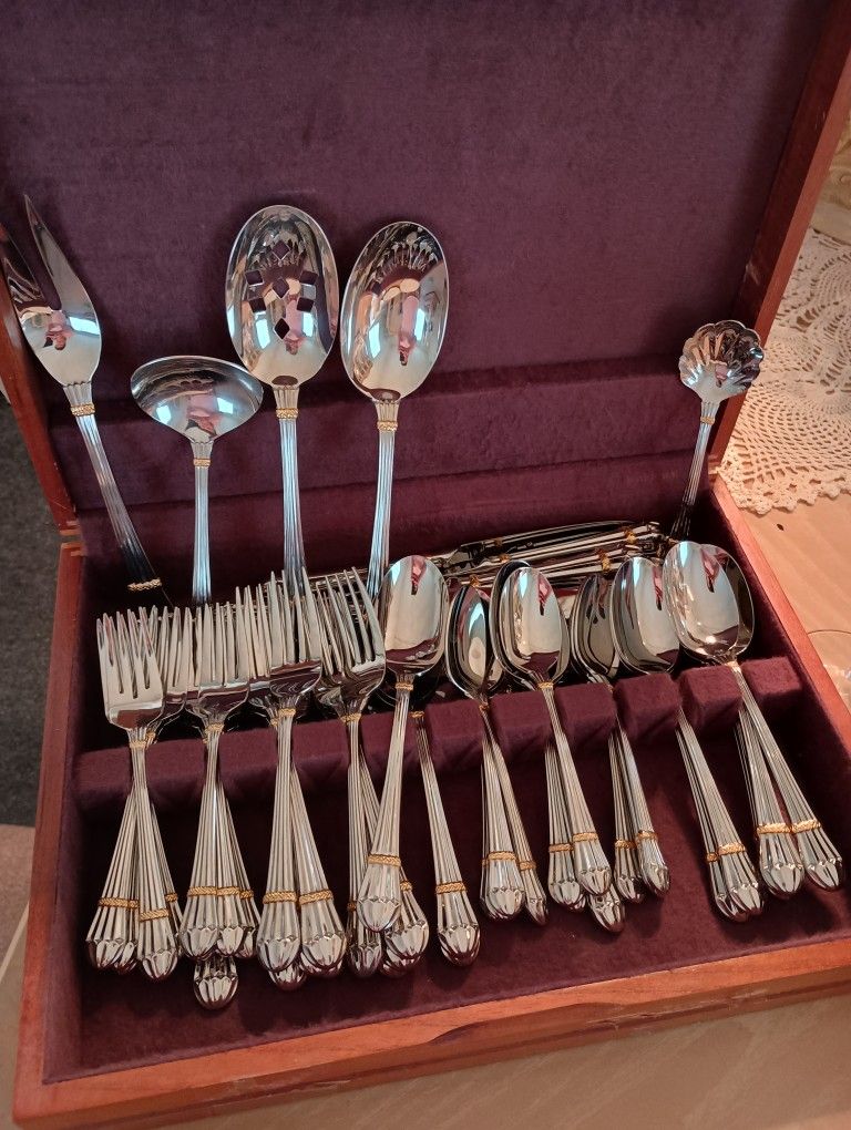 Yamazaki Patrick Silver With Gold Trim Flatware