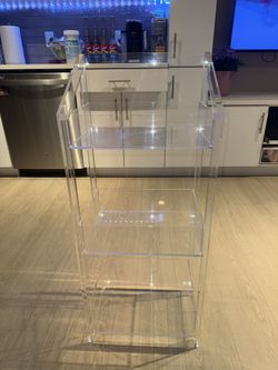 Clear acrylic 3 tier stand