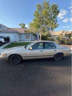 2000 Ford Crown Victoria