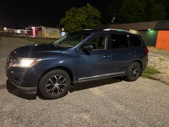 2014 Nissan Pathfinder SL AWD 3rd row seat