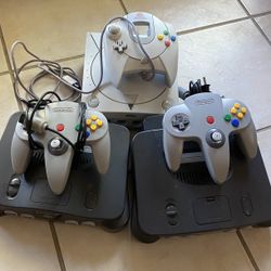 Sega Dreamcast  + 2  Nintendo 64