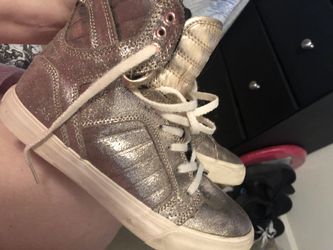 Girls size 5 worn 5x still like new