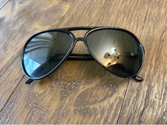 Black sunglasses great condition