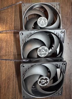 3x 120mm PWM Arctic P12 Silent Fans