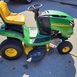 John Deere L118.   42" Riding Lawn Mower. 20 HP Briggs Engine Runs Like New