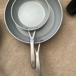 Set Of (2) Frying Pans. 12 Inch And 8 Inch  Hard Anodized Skillets  . Use In Oven Or Top Stove . Both One Price 