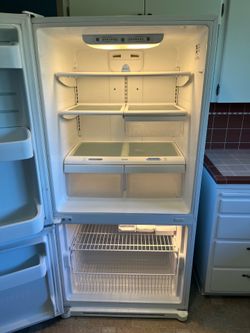 Kenmore Refrigerator White 21.8 cuft