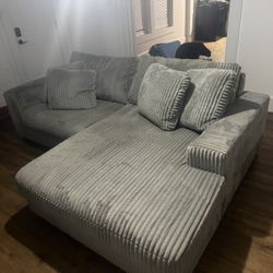 Ashley Furniture Lindyn 2-Piece Modular Loveseat + Chaise 