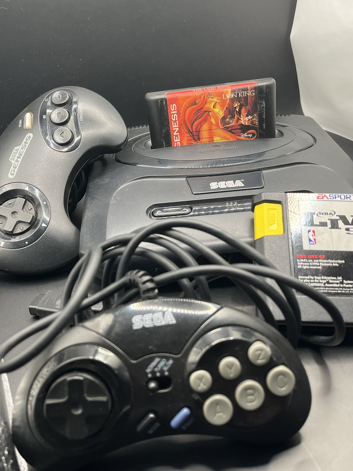 Sega Genesis Complete With 2 Games (Lion King)
