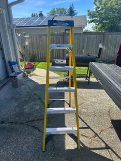 Werner 6ft 225lb capacity fiberglass ladder like new