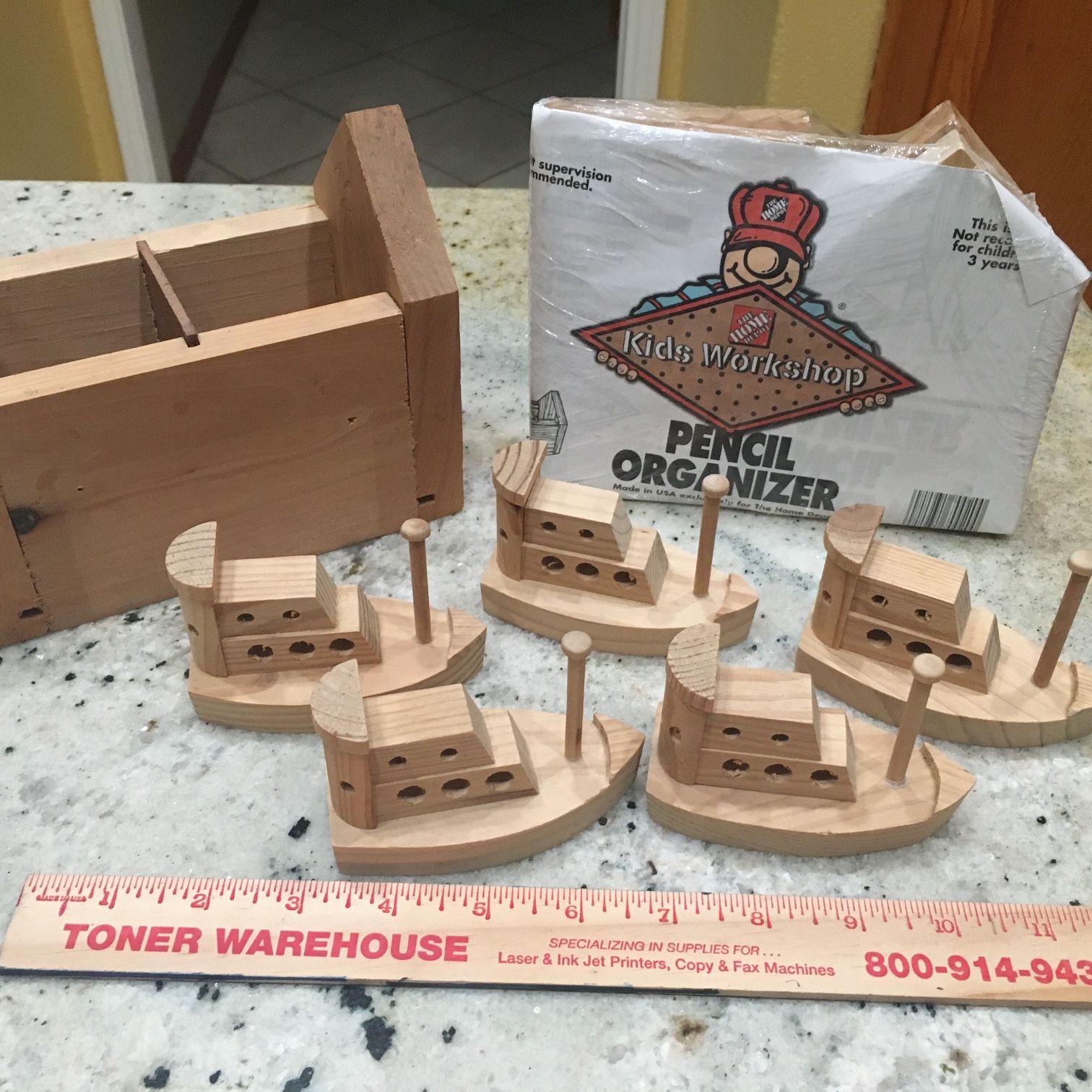. Home Depot Wood Craft. 2 Pencil Holders, 5 Woodcraft Boats. Ready To Be Painted.
