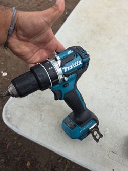 Makita 18v Hammer drill almost new no batt no charger tool only $70 firme área jersey village 77O41