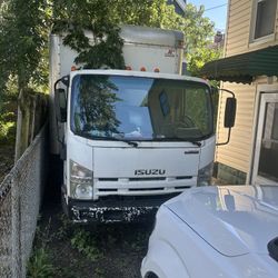 15 Foot izuzu Needs Battery 2011 $7k OBO