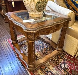 AICO By Michael Amini WINDSOR COURT End Table - NY