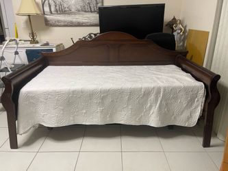Trundle/sofa bed with 2 milliard memory foam mattresses