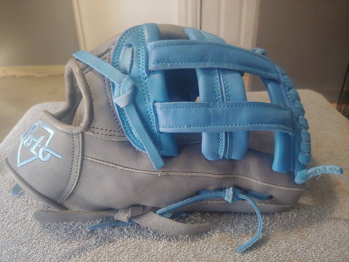 Baseball/softball glove made in Mexico