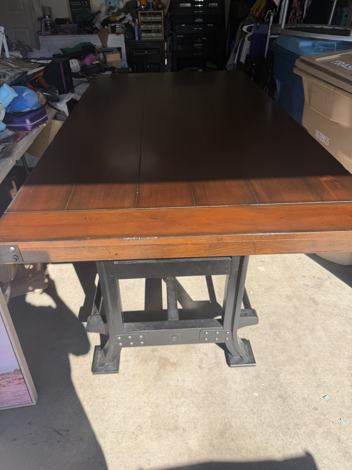 New Castle Dining Table