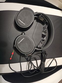 SteelSeries Wired Over-Ear Gaming Headset
