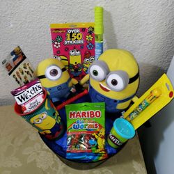 MINIONS GIFT BASKET. ( PICK UP IN MODESTO.)