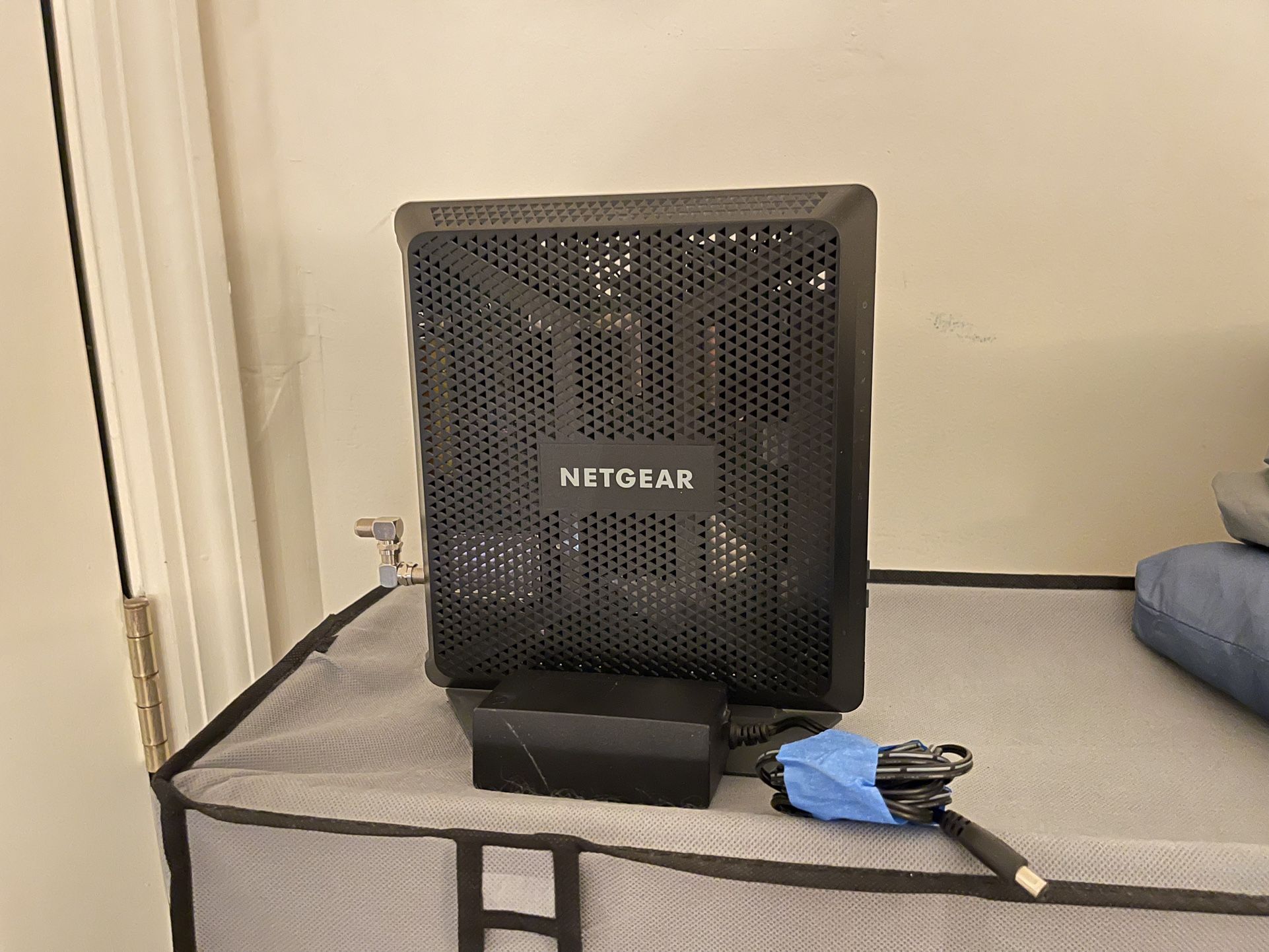 NETGEAR Nighthawk modem router combo C7000