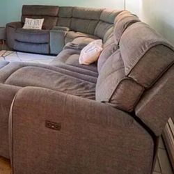 5-Piece Sectional – Perfect for Family Room –Like New