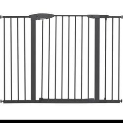 Metal Baby Gate 29.5"-51.6" W, 36" H Brown Munchkin Easy Close As New