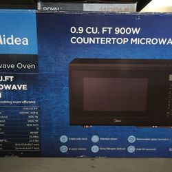 Midea Countertop Microwave Oven, 0.9 Cu Ft, 900 Watts, 6 Presets, Express Cooking, Black