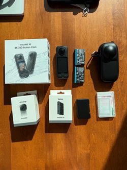 Insta360 X5. Two batteries, case